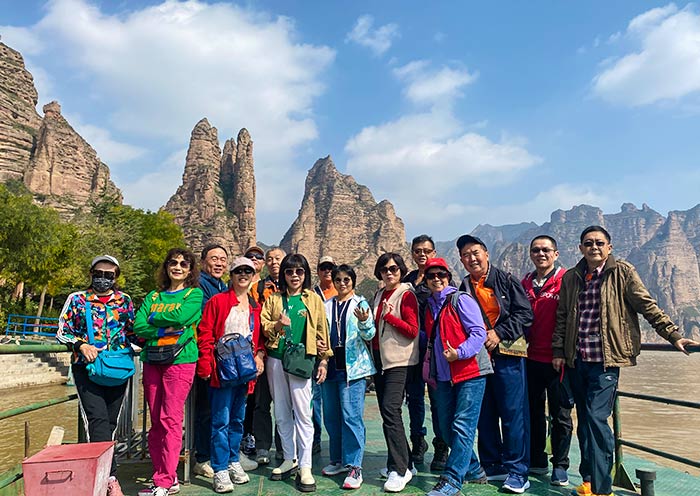 Boat trip to Bingling Temple Grottoes