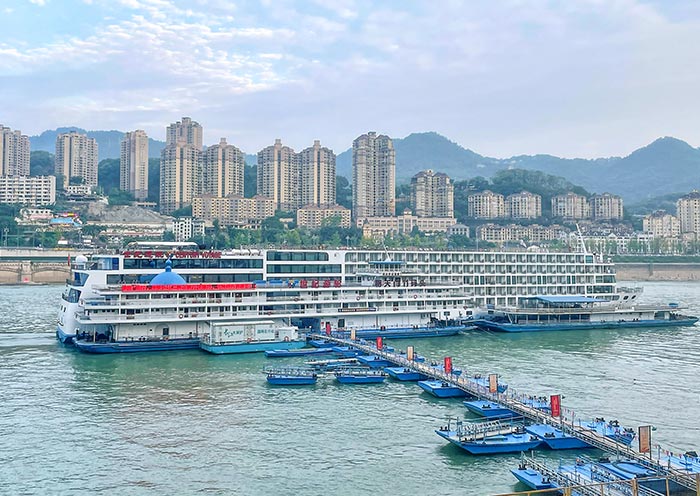 Cruise at the Chaotianmen Port