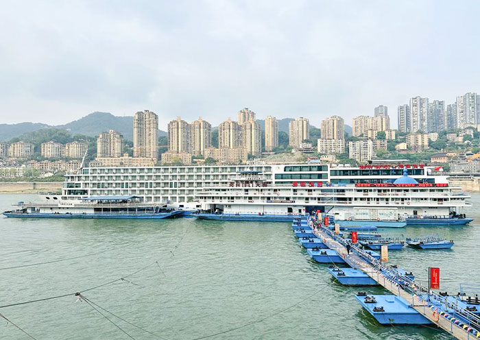 Cruise at the Chaotianmen Port
