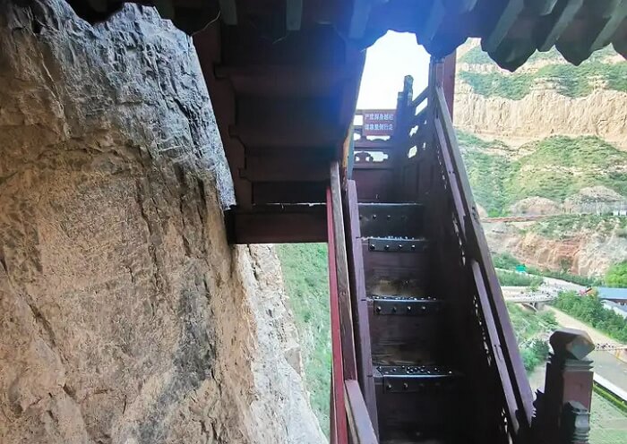 Climb Hanging Temple Up