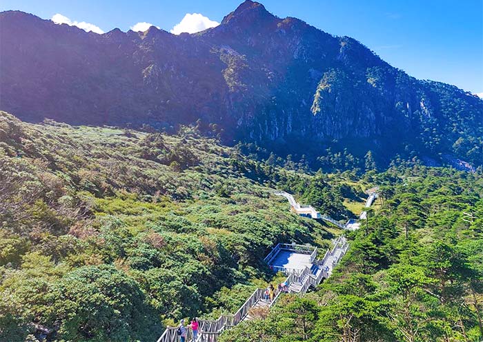 Hiking the Trails of Cangshan Mountain, Dali
