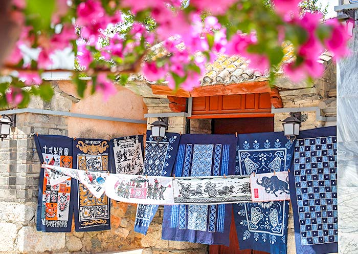 Exploring Bai Tie-dye in Zhoucheng Village