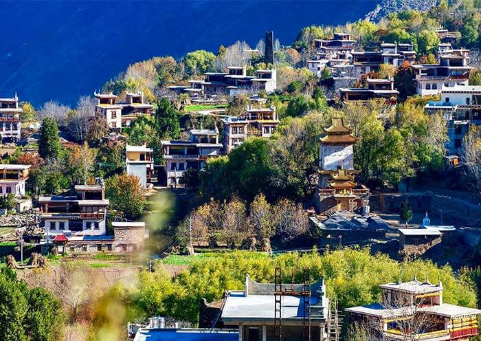 Traditional Tibetan architecture in Zhonglu, Danba