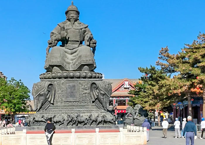 Altan Khan Statue at Dazhao Square 