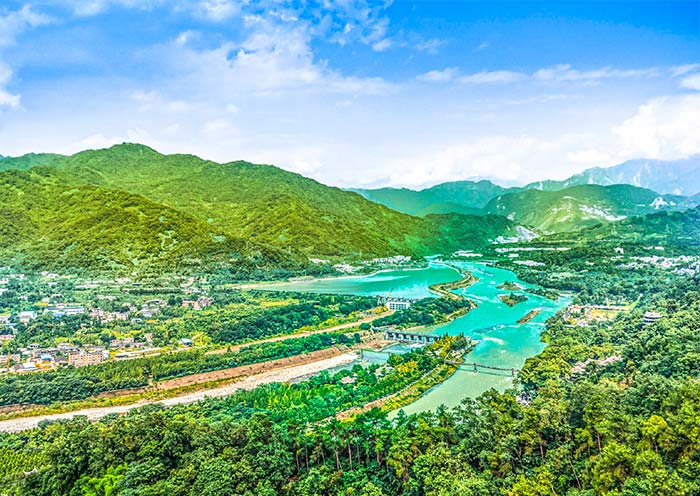 2 Day Dujiangyan Panda Volunteer Tour & Mount Qingcheng Kung Fu Lesson