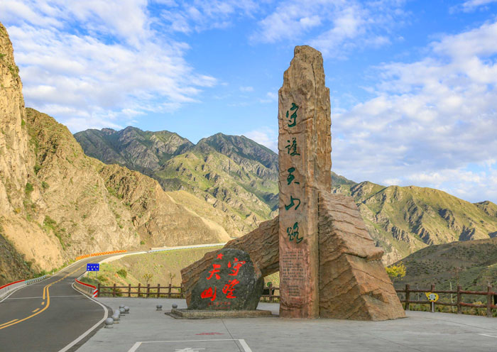 Duku Highway through Tianshan Mountains