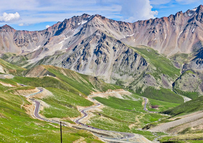 Duku Highway through Tianshan Mountains