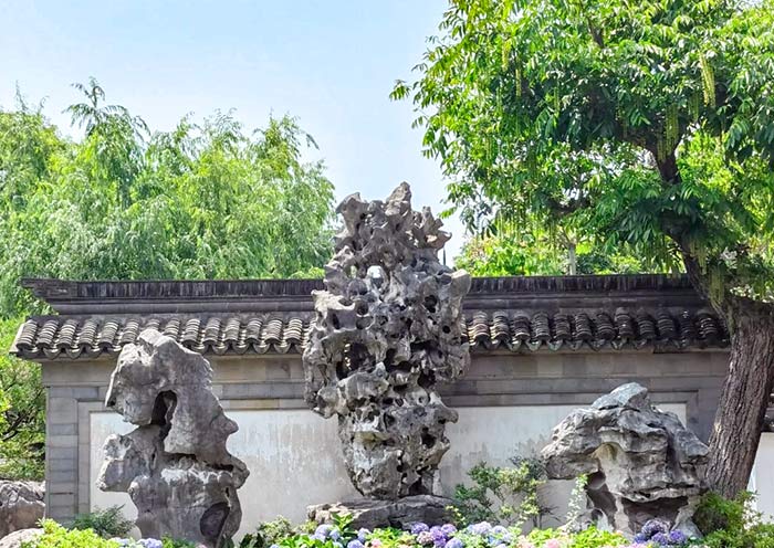 Exquisite Jade Rock (玉玲珑石)