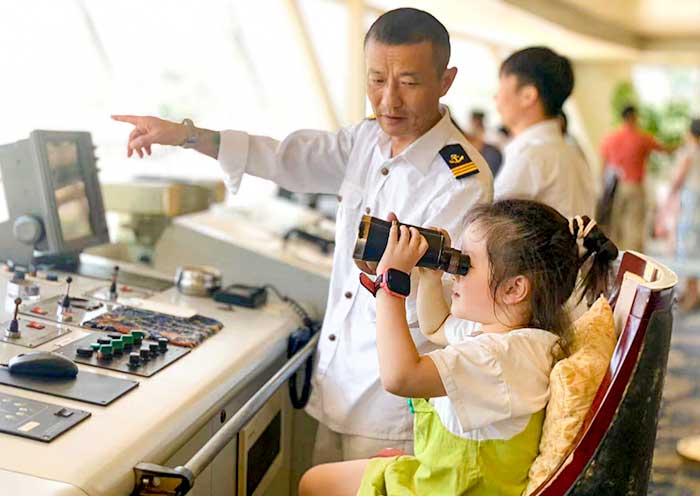 Family fun on the Yangtze River