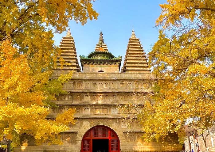 Five Pagodas Temple in Atumn