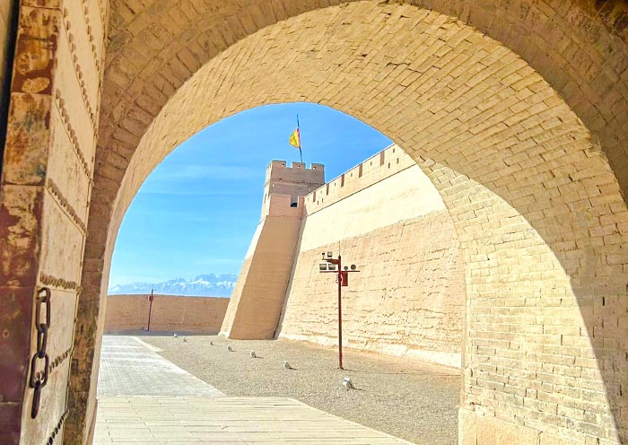 People walked Jiayuguan Pass 600 years ago People walked Jiayuguan Pass 600 years ago
