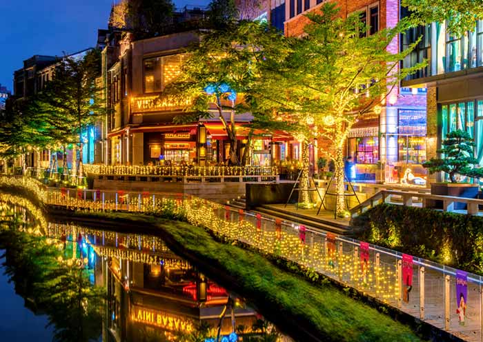 Yongqingfang at Night