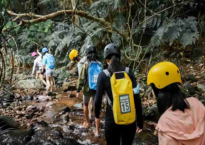 Stream Tracing in  Longhuxia Canyon