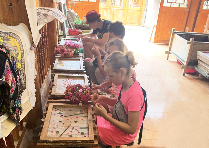 Papermaking Experience in Guizhou