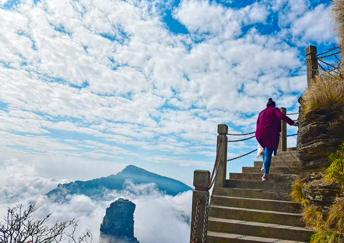 Hiking to Fanjingshan Summit