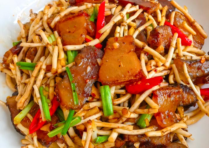 Guizhou Smoked Pork with Fish Mint