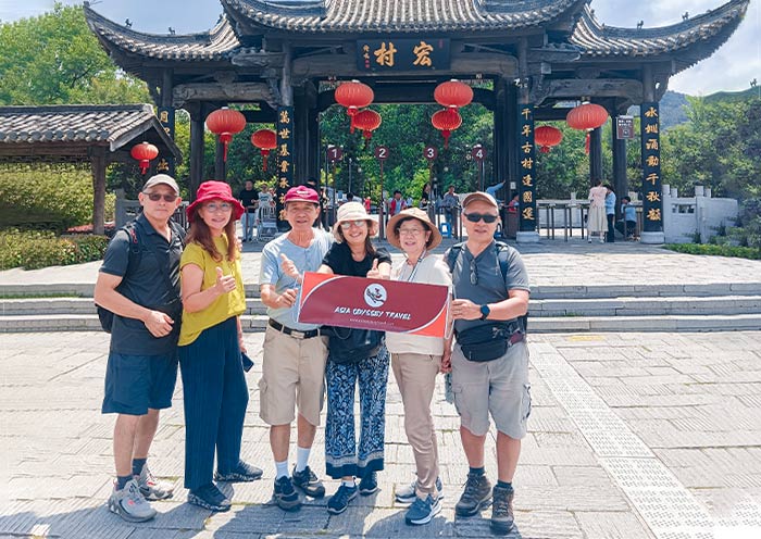 Visit Hongcun Village in Huangshan in Small Group Visit Hongcun Village in Huangshan in Small Group