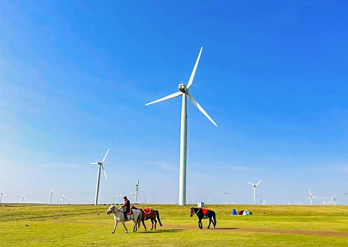 Horse Riding under big winds, Huitengxile Grassland