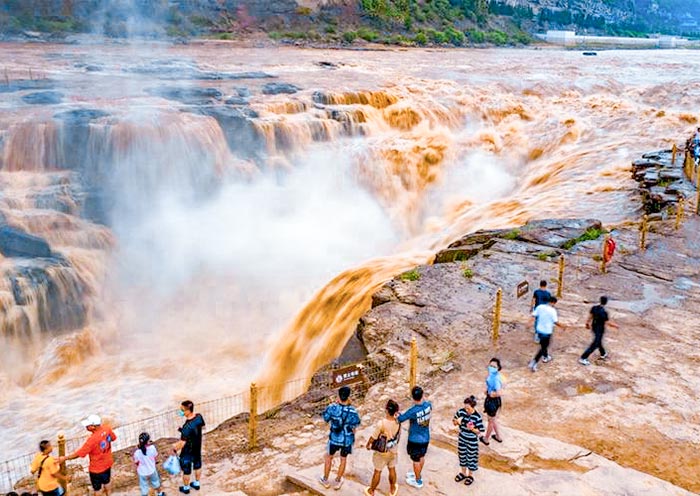 Wild Nature: Hukou Waterfall 