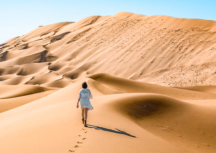 Visit Badain Jaran Desert, Inner Mongolia