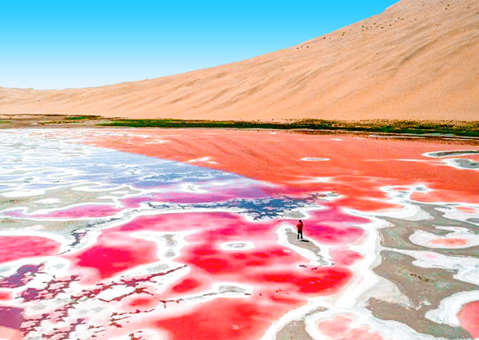 Enjoy amazing view of Badain Jaran Desert