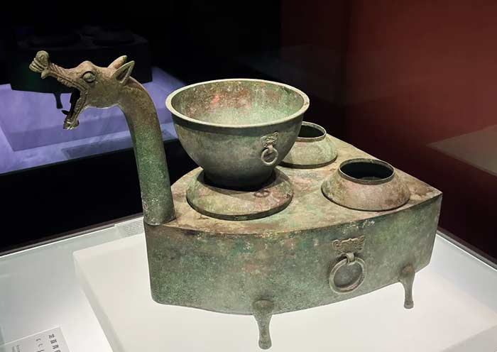 Han Dynasty Dragon Head Bronze Stove