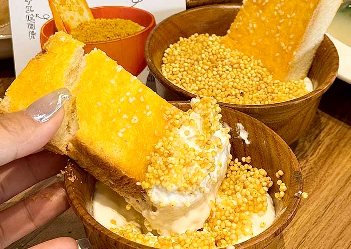 Toast fried rice with butter