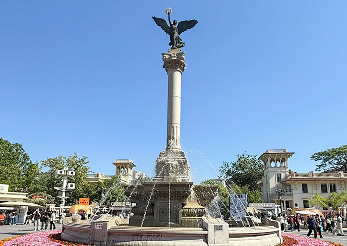 Marco Polo Square, Italian Style Street