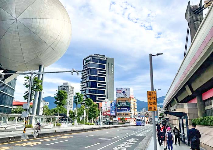 Jiantan MRT Stations