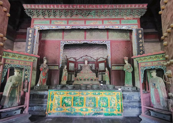 Tang Shuyu's mother, in the main hall of Jinci Temple