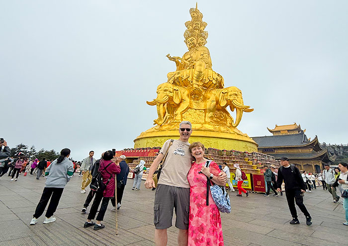The Ten-faced Puxian Stupa of Emei Jinding 