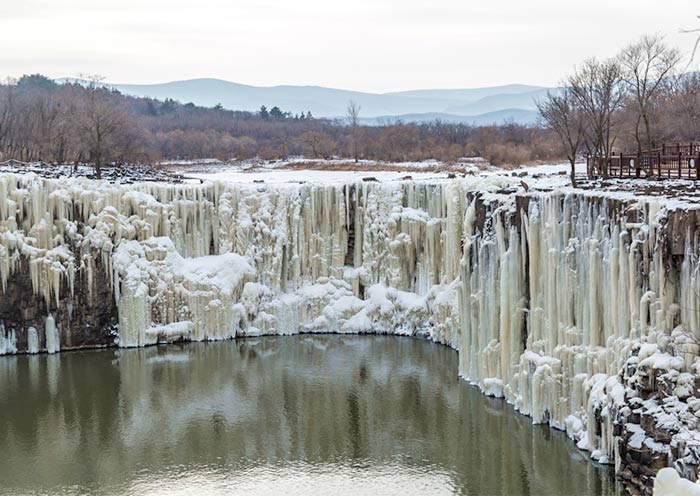 Diaoshuilou Waterfall at Jingpo Lake during winter