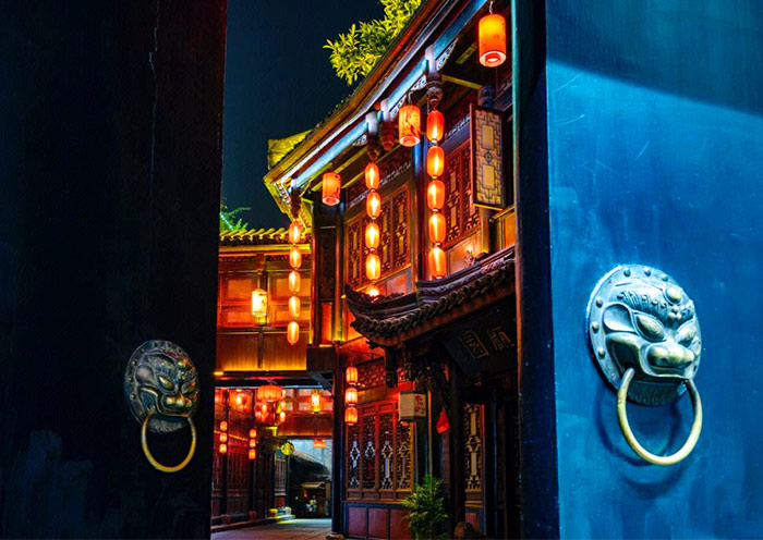 Jinli Street is also well-known for its lively atmosphere