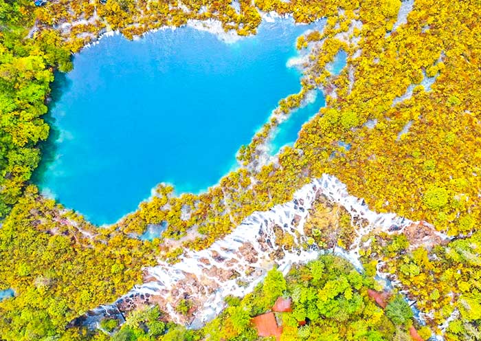 Jiuzhaigou is known for its stunning natural beauty Jiuzhaigou is known for its stunning natural beauty