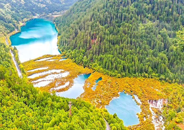Jiuzhaigou Valley Park in Autunm