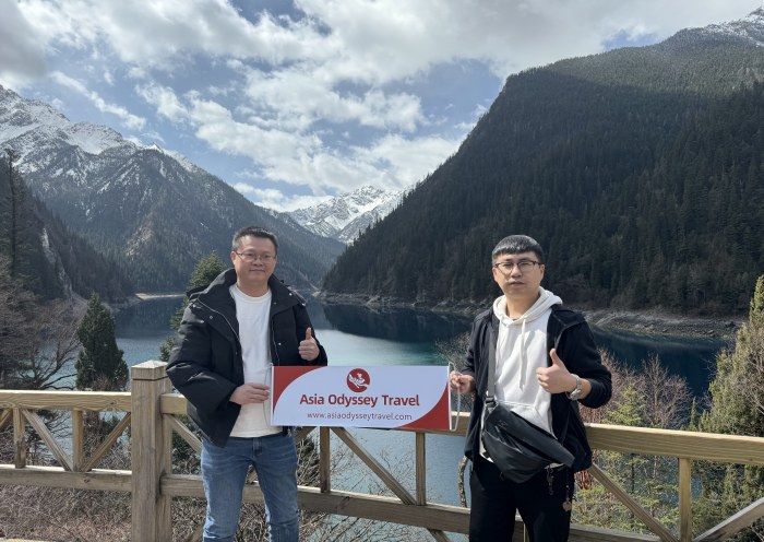 Jiuzhaigou Valley Tour with AOT