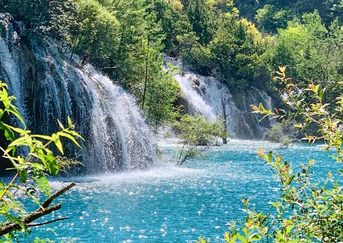 Sparking Lake in Jiuzhaigou Valley