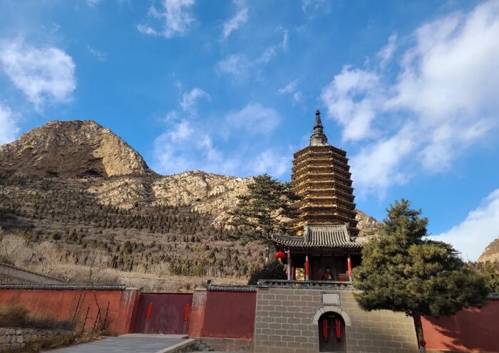 Jueshan Temple