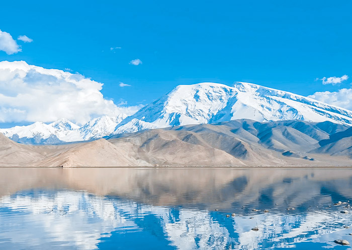 Karakul Lake