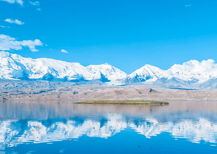 Karakul Lake