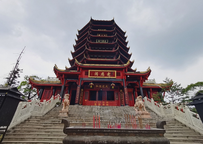 View Laojun Pavilion in Qingcheng Front Mountain