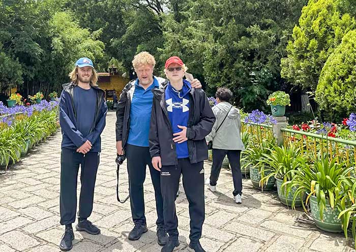 Visit Norbulinka, Lhasa