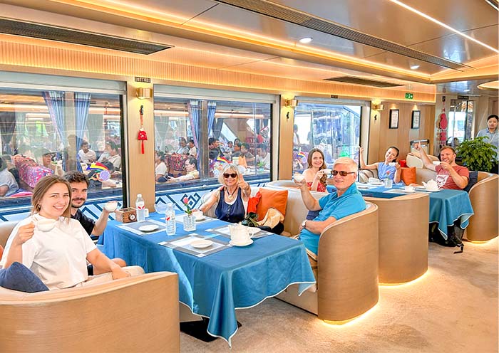 Enjoy 5-star Li River Cruise in Guilin Enjoy 5-star Li River Cruise in Guilin