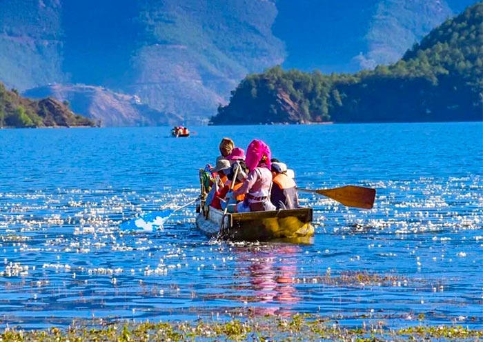 Lugu Lake canoeing