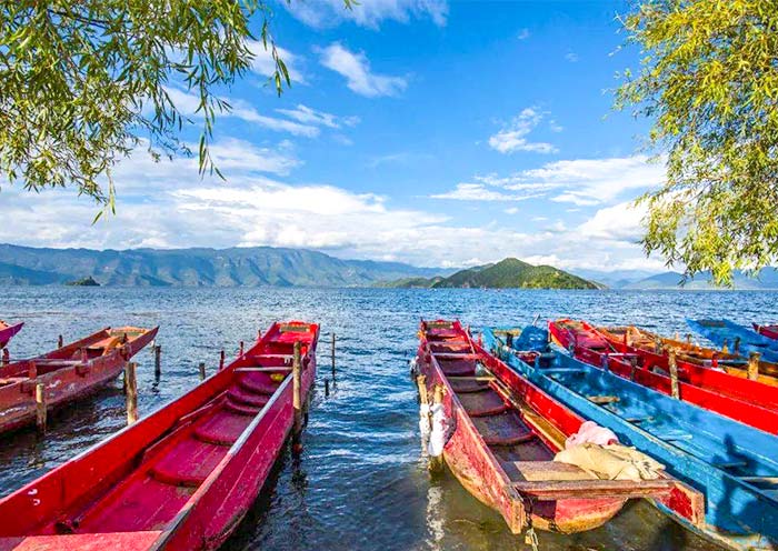 Boating and canoeing on the Lugu Lake