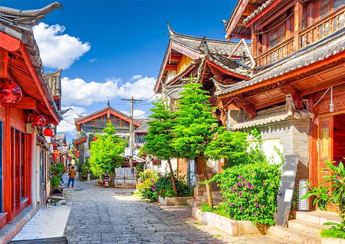 Stroll on Lijiang Old Town for Fun
