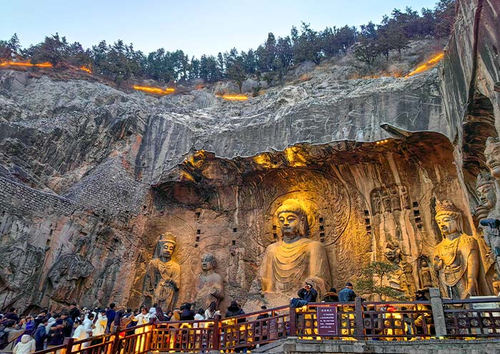 Visit Longmen Grottoes at Night