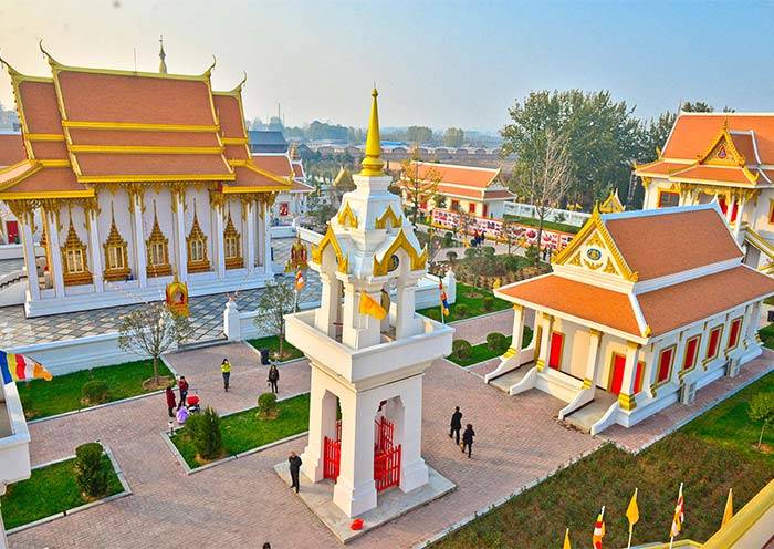 Luoyang White Horse Temple is an international temple with mixed styles