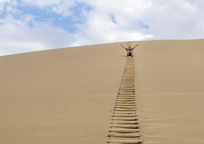 Ladders at Mingsha Mountain
