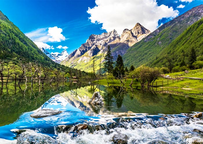 Amazing natural scenery of Shuangqiao Valley